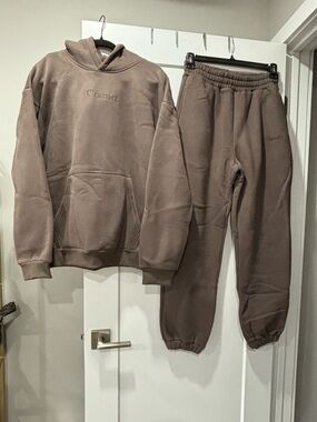 Comfrt Embroidered Pullover Hoodie in Mushroom Taupe- M